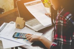 What's Going On With Insurance Company Loews' Shares Monday?