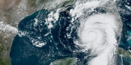 an image of Berkshire's Departure from Kraft Heinz: Should You Sell the Stock?