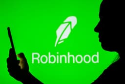 Robinhood's Q4 Revenue Misses Expectations, Stock Drops