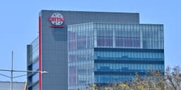 TSMC Shares Surge: Strong Sales and Trump Tariff Developments May Sustain Momentum.