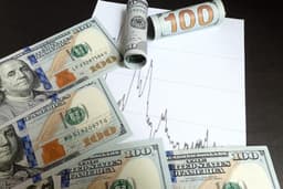 Chamath Palihapitiya Shrugs Off Dollar's 11% Slide In Worst Half-Century Drop, Says 'Decay Continues' Without Total Collapse