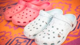 Crocs Exceeds Q4 Expectations with Strong Revenue and EPS Growth