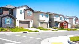 Lennar Reports Nearly 6% Revenue Decline in Q4 2025, Outlook Dim