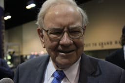 an image of Berkshire Hathaway's Cash Pile Nears $400 Billion, Signaling Investor Caution
