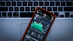 Retail Investors Surge in 2025, Buying Over $3 Billion in Stocks