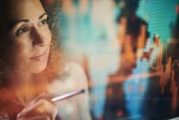 an image of Fluor (FLR) Stock Declines 20% in 2025 Due to Cost Overruns and Lawsuits