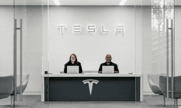 an image of Tesla Plans $25,000 Electric Vehicle to Capture Market Opportunity
