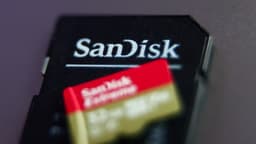 an image of Memory Stocks Surge, SanDisk Up 27% to New High