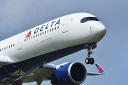 an image of U.S. Airfares Drop 3.4% YoY; Delta Air Lines Reports $16B Q4 Revenue