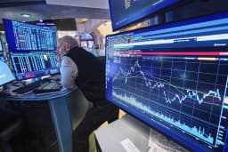 an image of US Stocks Retreat as Tech and Bank Shares Decline Amid Earnings Season