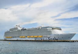 an image of Royal Caribbean (RCL) Lowers Q4 EPS Estimate to $17.95 Amid Capacity Concerns