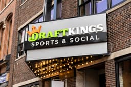 an image of Wells Fargo Upgrades DraftKings to Overweight, $49 Price Target
