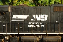 an image of Union Pacific Defends Merger with Norfolk Southern Amid Customer Support