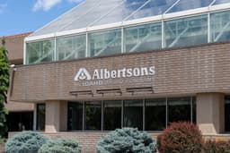 an image of Morgan Stanley Downgrades Albertsons (ACI) Rating, Cuts Price Target by 30%