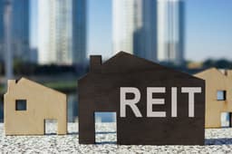 an image of Arbor Realty Trust (ABR) Faces 40% Stock Decline Amid Loan Restructuring Efforts