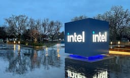 Intel (INTC) Shares Rise 3% on Bullish Analyst Ratings, Targeting 33% Upside