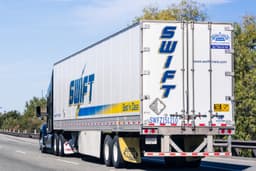 an image of Knight-Swift (KNX) Q4 Results Show Revenue Decline and $0.04 Loss