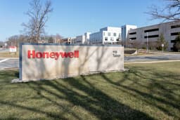 an image of Honeywell (HON) Settles Litigation with Flexjet, Extends Engine Maintenance Agreement to 2035