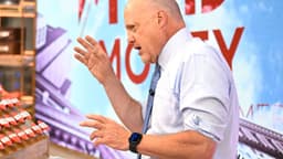 an image of Apple Earnings Outlook Uncertain as Market Awaits Fed Decision