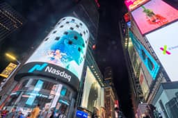 an image of US Stocks Rise Slightly Amid Strong Economic Data