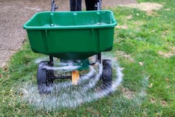 an image of Scotts Miracle-Gro Reports Wider Q1 Loss, Maintains Full-Year Growth Targets