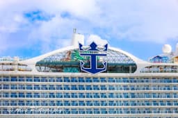 an image of Royal Caribbean Cruises Projects Strong Earnings Momentum into 2026