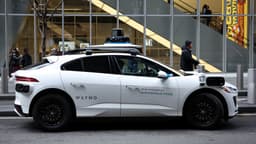 an image of Waymo Launches Driverless Taxi Service to San Francisco Airport
