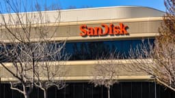 an image of SanDisk Reports Strong Q2 Results, Shares Surge