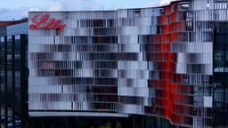 an image of Apple Shares Decline Despite Strong Quarter; Eli Lilly Announces $3.5 Billion Investment