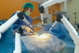an image of Intuitive Surgical Faces Growth Slowdown Challenges