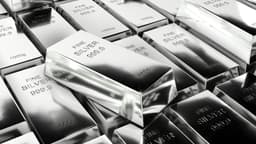Historic 30% Plunge in Silver Prices Amid Dollar Strength