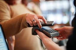 an image of Bank of England Advances Cardless Payment System