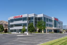 an image of Oracle's 2026 Financing Plans Spark Market Interest