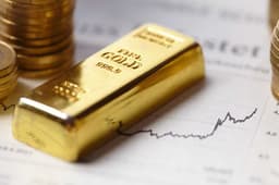 an image of Mixed Performance in US Stocks as Tech Sector Shows Divergence