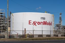 Exxon Mobil Hits New 52-Week High Amid Analyst Upgrades