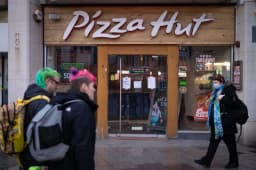 an image of Yum Brands to Close 250 Underperforming Pizza Hut Units