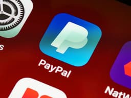 an image of PayPal Faces Market Share Challenges Amid Analyst Downgrades
