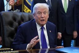 an image of Trump Withdraws from Netflix-Paramount Takeover Battle