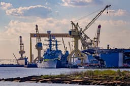 Huntington Ingalls Reports Strong Quarterly Results but Stock Drops on Cash Flow Concerns