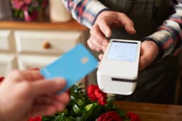 Evercore ISI Upgrades Bread Financial to Outperform Amid Improving Earnings