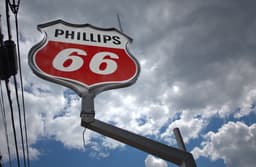 Phillips 66 to Lay Off Nearly Half of California Refinery Staff