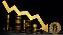 an image of Amazon's Huge Capital Spending Leads to Futures Losses and Bitcoin Bounce