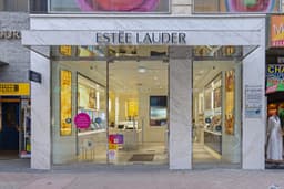 Estée Lauder's Soft FY26 Guidance Triggers Selloff, Yet Analysts See Buying Opportunity
