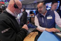 US Stocks Rebound as Tech Shares Recover