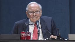 Berkshire Hathaway Stock Outperforms Amid Tech Sell-Off