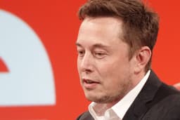 Musk Warns of Imminent U.S. Bankruptcy Risk