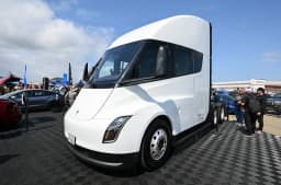 Tesla Unveils Final Specifications for Semi Truck