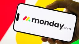 Monday.com Stock Plummets 19% on Weak Guidance Amid AI Disruption Concerns