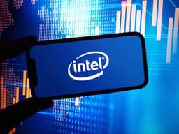 Intel Stock Declines Amid CPU Supply Constraints