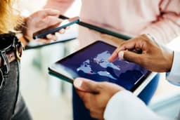 European Markets Fluctuate Amid Weaker U.S. Retail Sales Data